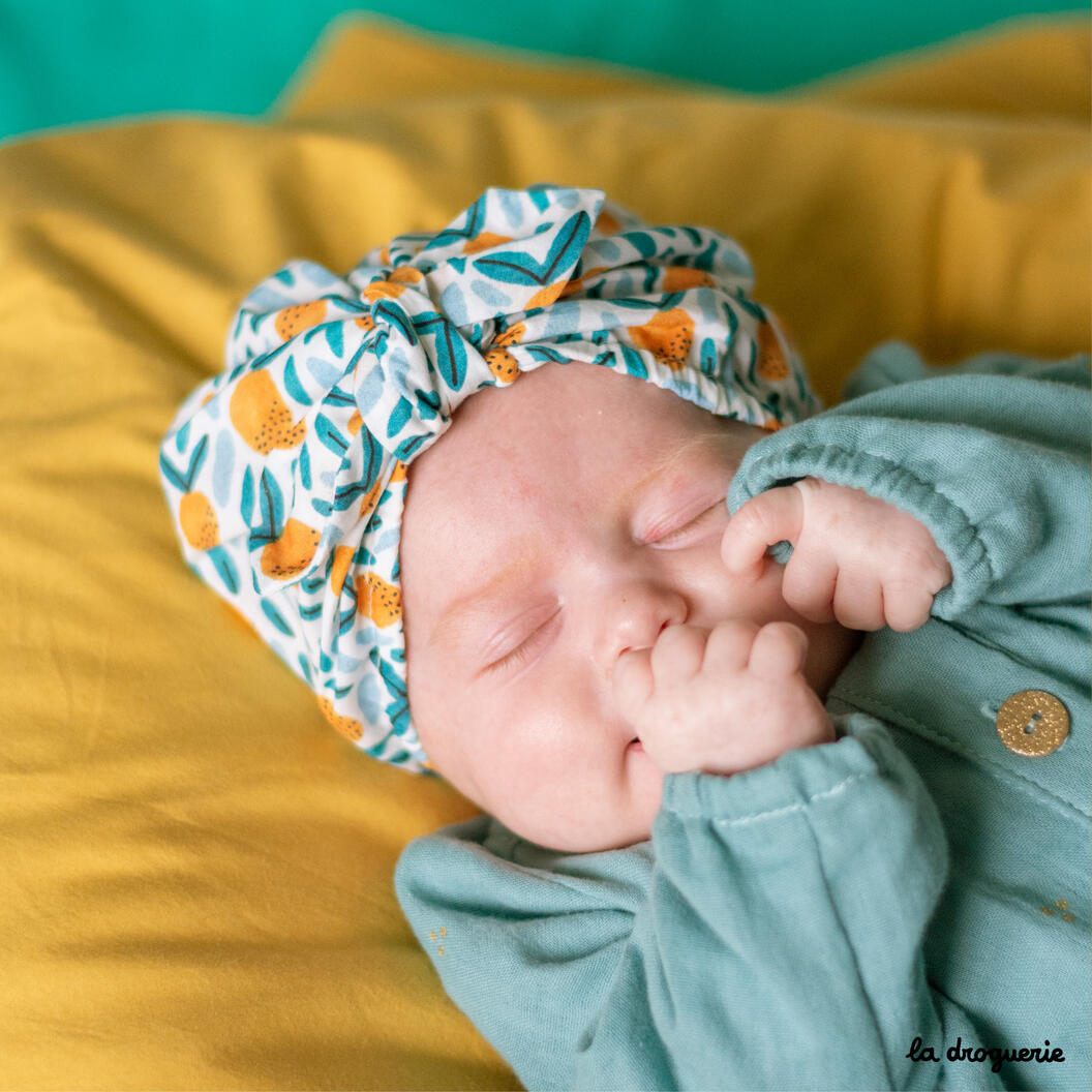50 patrons de tricot pour habiller bébé de la naissance jusqu'à 2 ans.